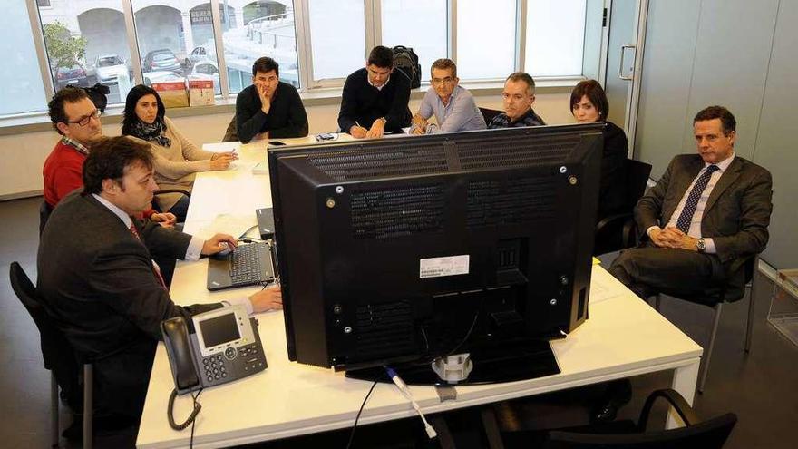 Políticos y empleados municipales, durante la jornada formativa celebrada ayer. // Bernabé/Javier Lalín