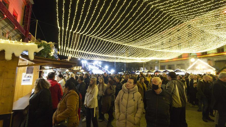 Zaragoza vive el puente de la Constitución con mucha tradición navideña y sus calles principales abarrotadas