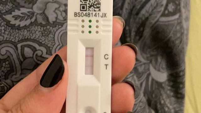 Dos Rayas Dos Pruebas De Embarazo Negativas Y Una Positiva Pruebas