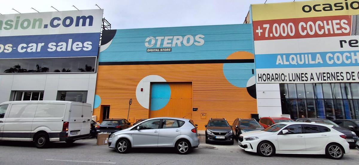 La tienda de Oteros en el polígono de Santa Bárbara de Málaga, cerrada al público desde hace unos días.