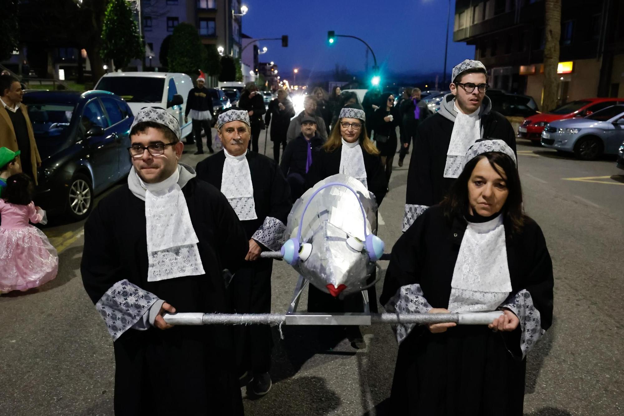 "Queen", los "Angry páxaros" o "Llanera Bros", estrellas carnavaleras en Posada