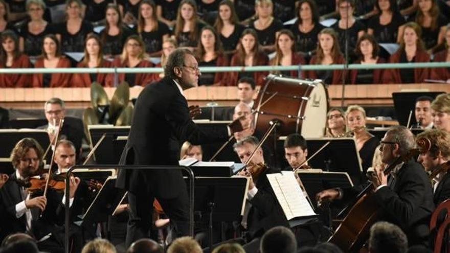 Ple al pavelló de Puig-reig per escoltar la Polifònica i l&#039;Orquestra del Liceu