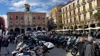 Más de 400 moteros hacen rugir el centro de Zamora
