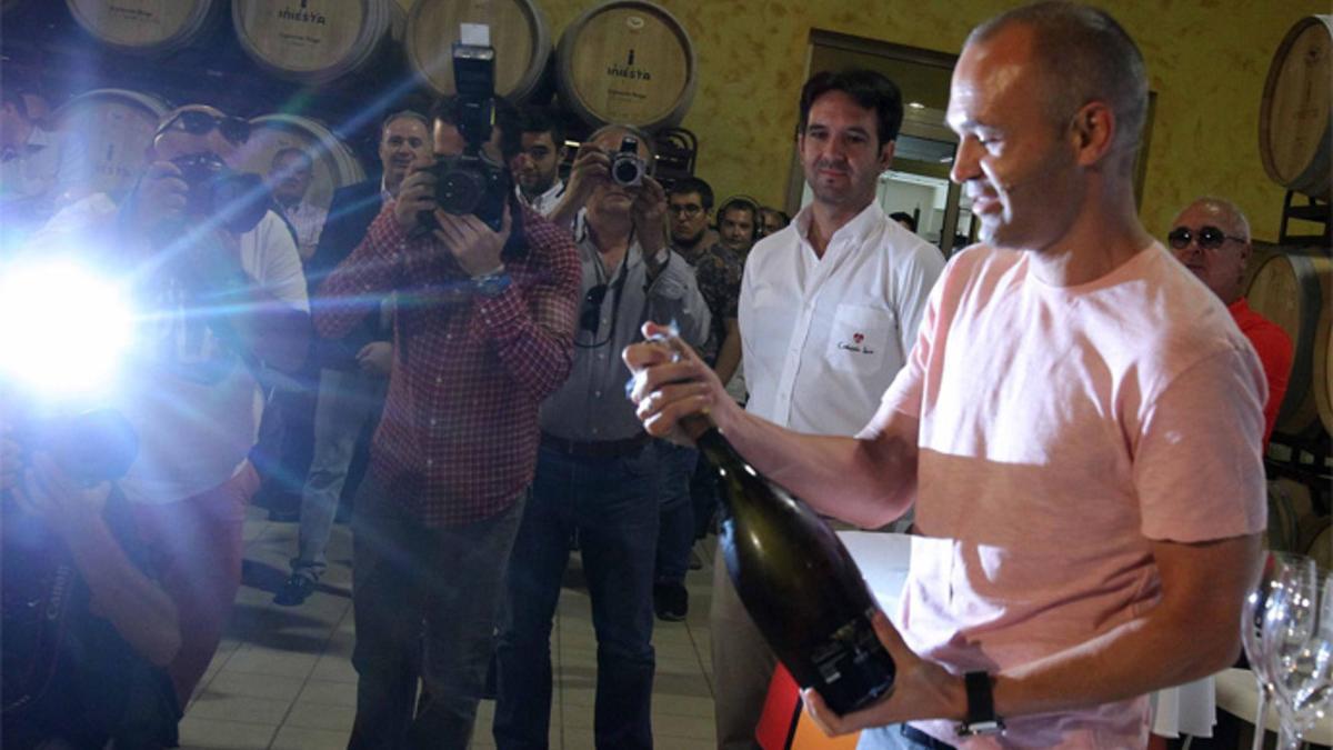 Iniesta descorchó su nuevo vino