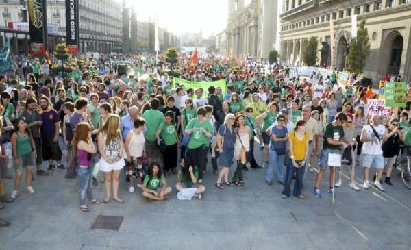 Colectivos y sindicatos salen a la calle unidos contra los recortes