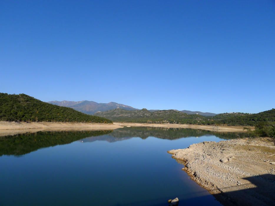 La sequera fa baixar les reserves del pantà de Darnius