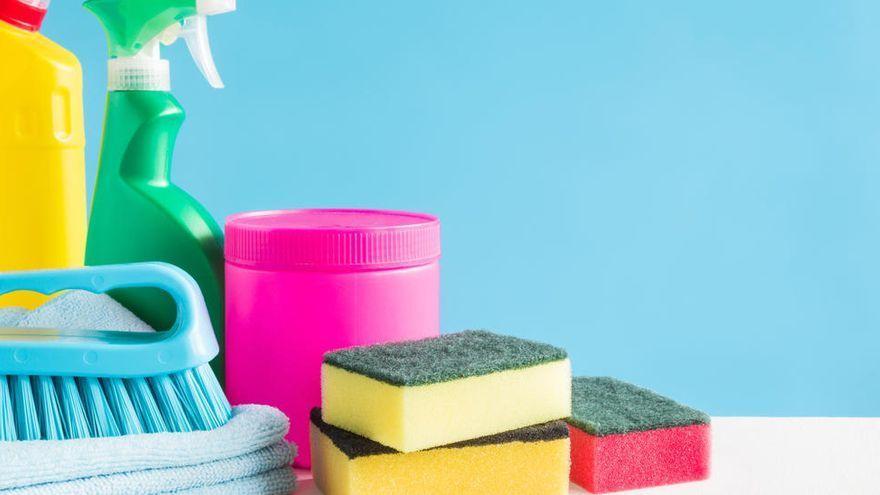 La piedra que arrasa en los supermercados para quitar las manchas de la cocina