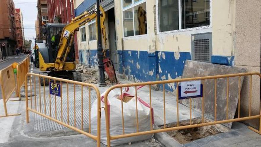 El ayuntamiento mejora el servicio  de agua potable en el barrio del Grau