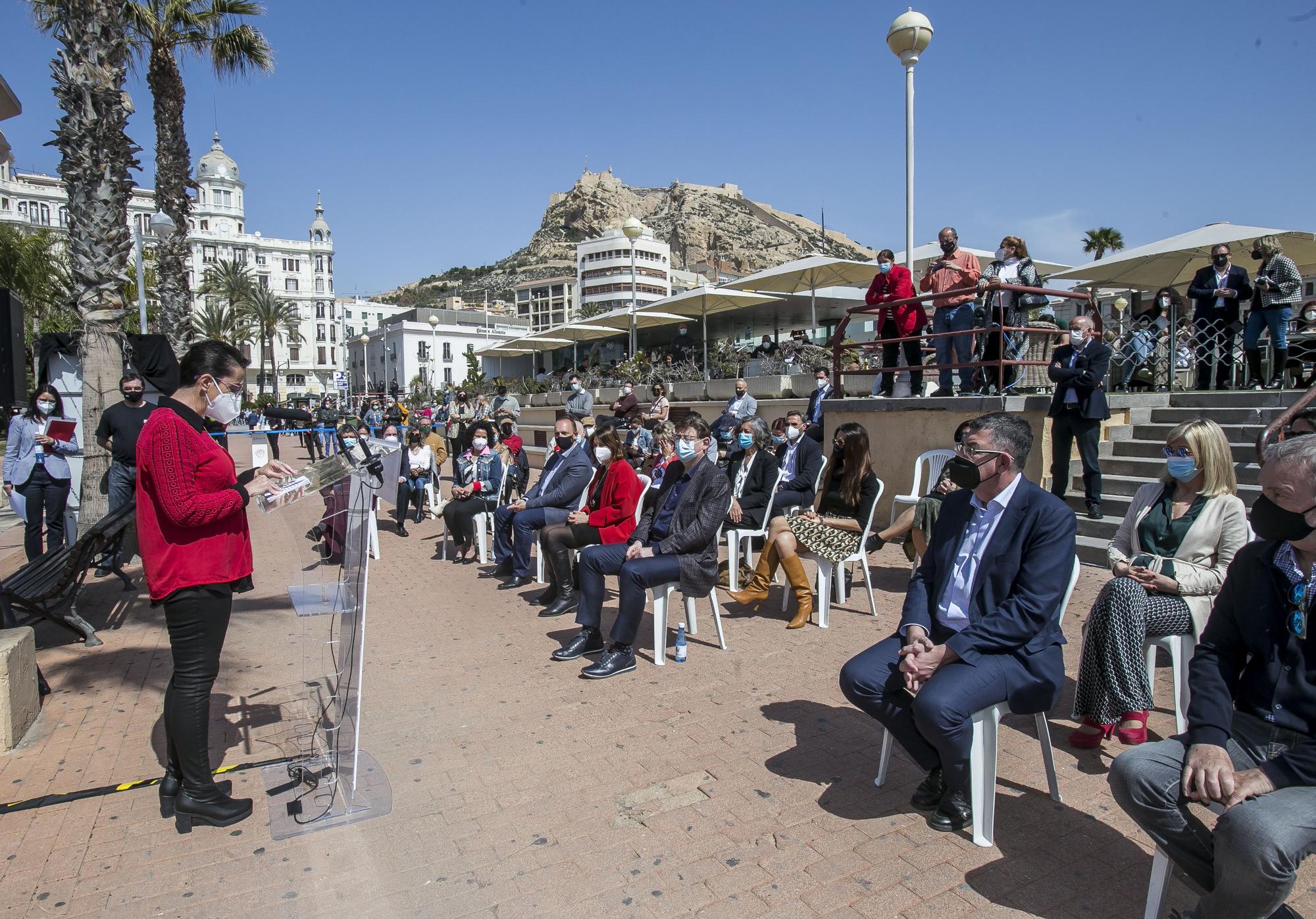 Homenaje a las víctimas de la Guerra Civil en el puerto de Alicante