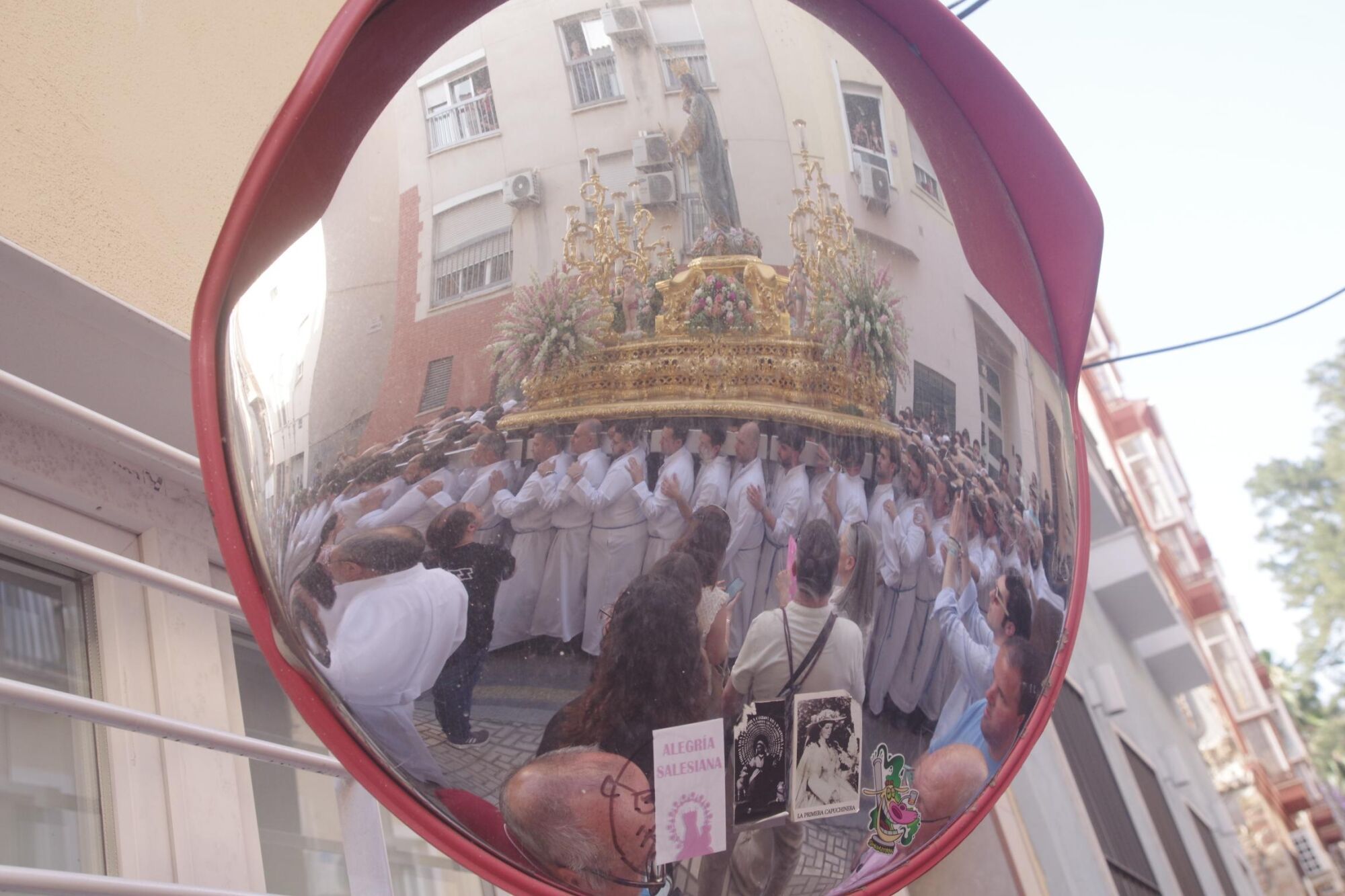 Salida procesional de María Auxiliadora por Capuchinos en 2025
