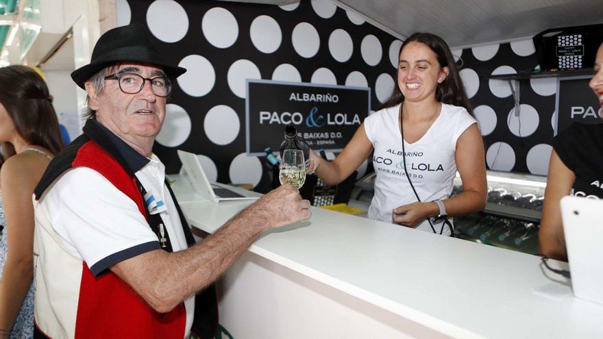 La presencia de “Domi” en el Paseo da Calzada es una de las estampas de la fiesta.  | // NOÉ PARGA