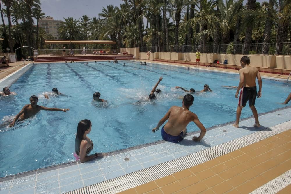 Las piscinas municipales abren en Elche