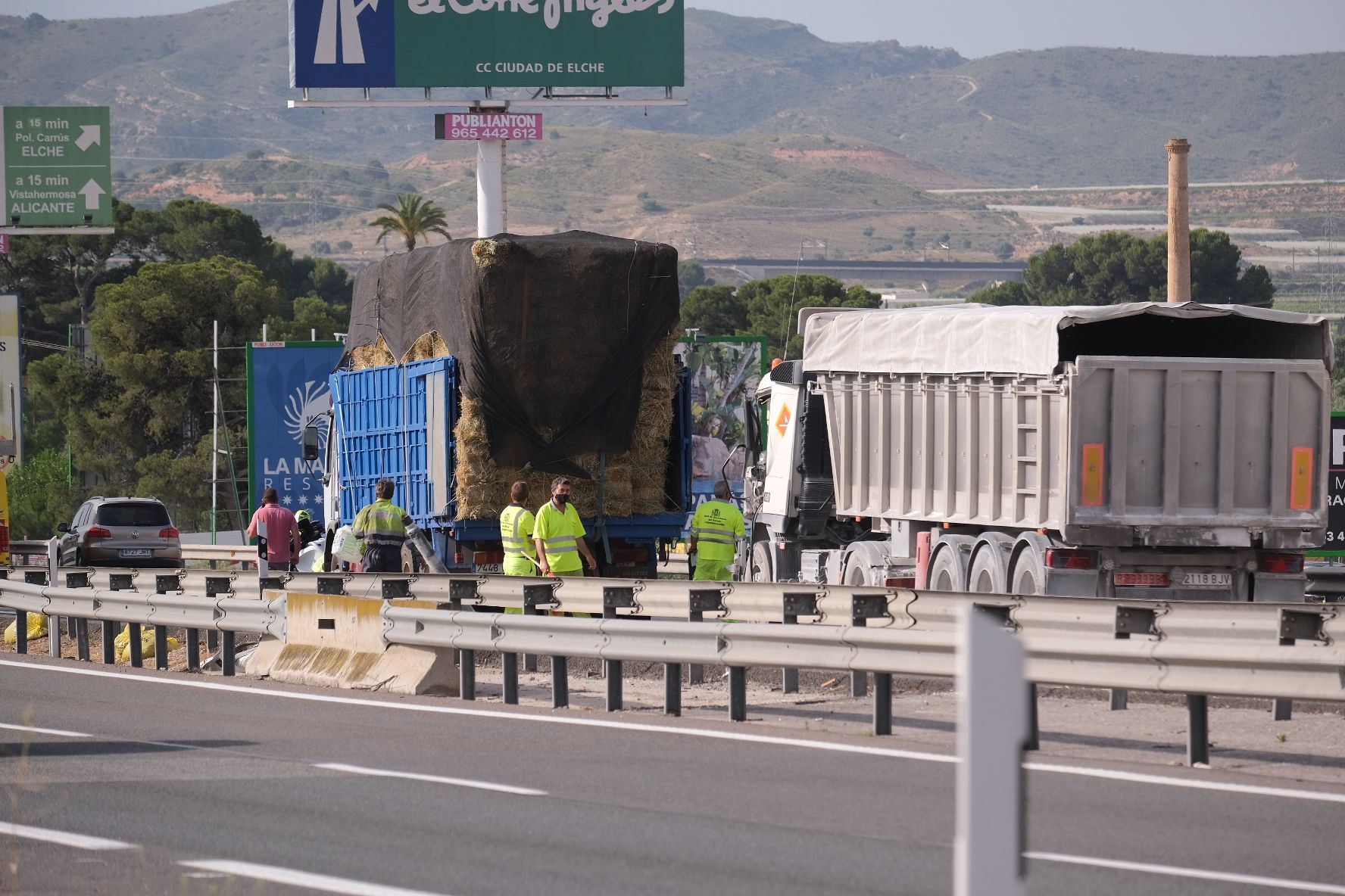 Un accidente en la A-31 provoca largas colas en la autovía