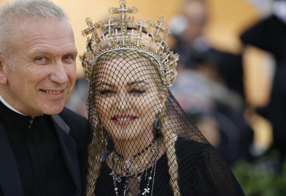 Jean Paul Gaultier responsable del vestido Madonna.