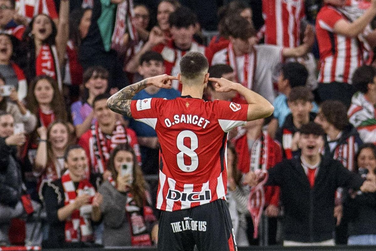 BILBAO, 13/04/2025.- El centrocampista del Athletic Oihan Sancet celebra tras marcar el primer gol del equipo bilbaíno, durante el partido de LaLiga que Athletic Club y Rayo Vallecano disputan este domingo en el estadio de San Mamés, en Bilbao. EFE/Javier Zorrilla. athletic bilbao . rayo vallecano. liga españa 2024/2025 athletic bilbao . rayo vallecano. 31. accion. san mames