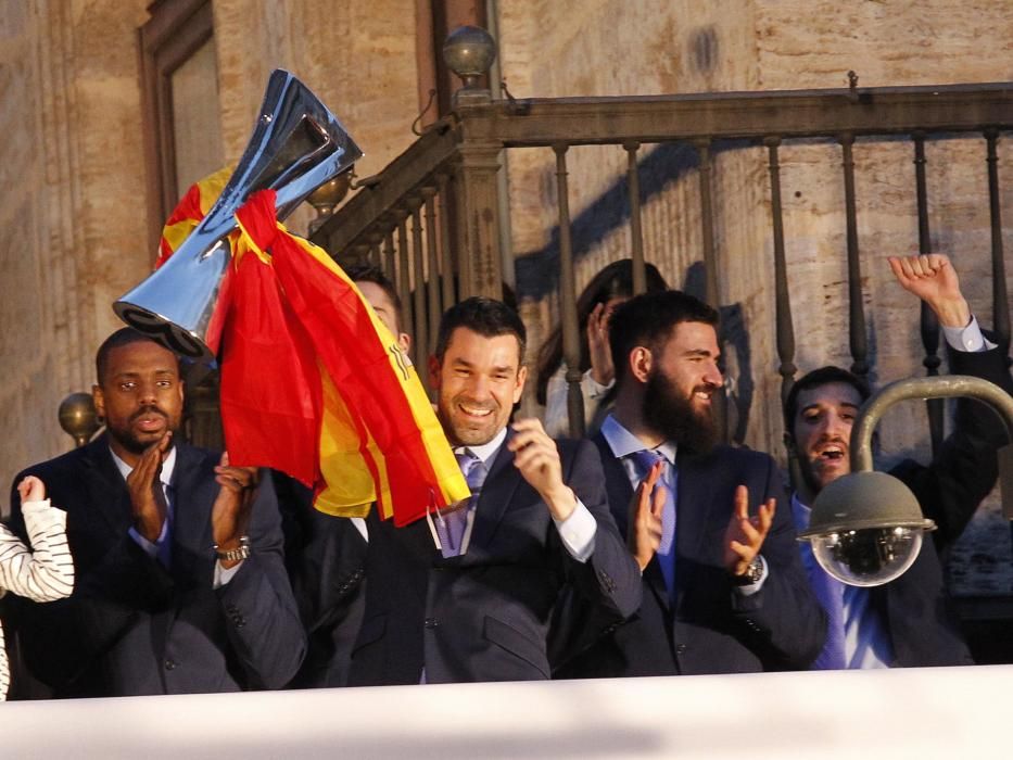 Celebración del triunfo en la Eurocup del Valencia Basket en València