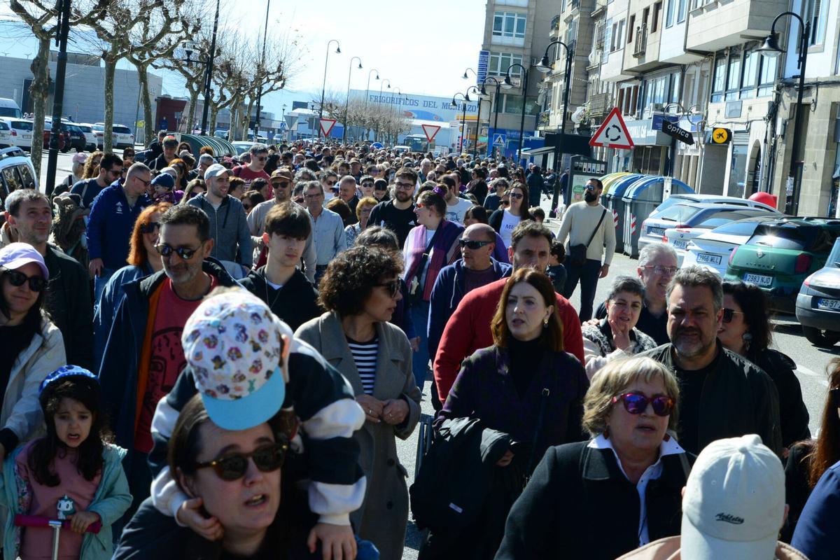 Centenares de personas se manifiestan por el Día de la Mujer Trabajadora en Cangas
