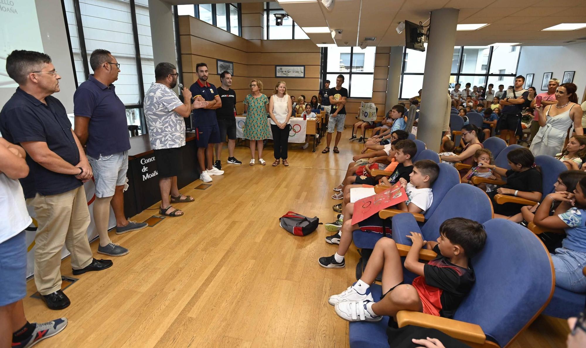 Moaña recibe entre aplausos a su olímpico Rodrigo Conde