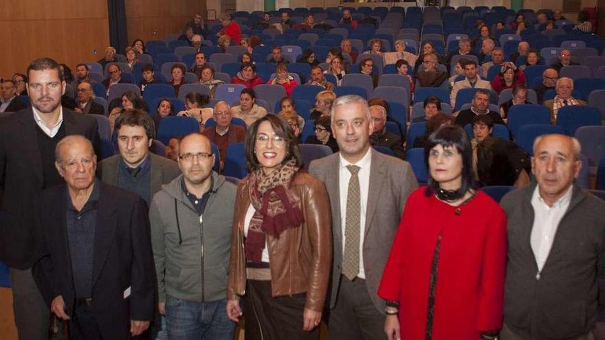 O alcalde e o secretario de Política Lingüística, Valentín García, presidiron onte a entrega dos premios San Martiño. // Bernabé / Ana Agra