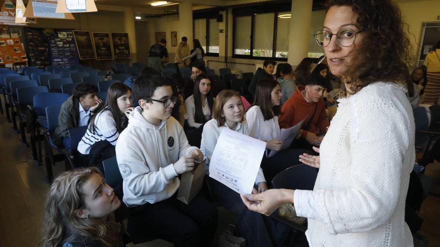 Las aulas asturianas se conjuran contra la era de la crispación: &quot;Nos interesa que los chavales vean que hay realidades distintas a las suyas&quot;