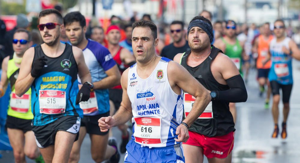 Las mejores imágenes de la 30 edición de la Media Maratón de Santa Pola