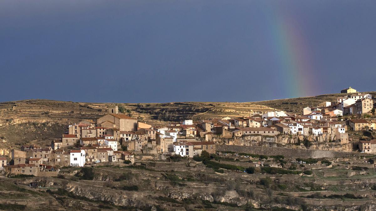 Castellfort y sus laderas.