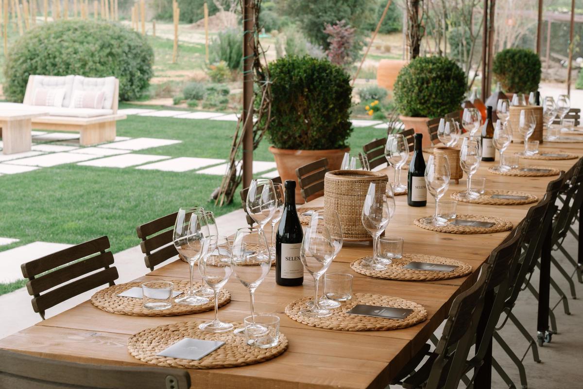 L'espai on es degustarà el maridatge dels vins amb els platets cuinats amb flors.