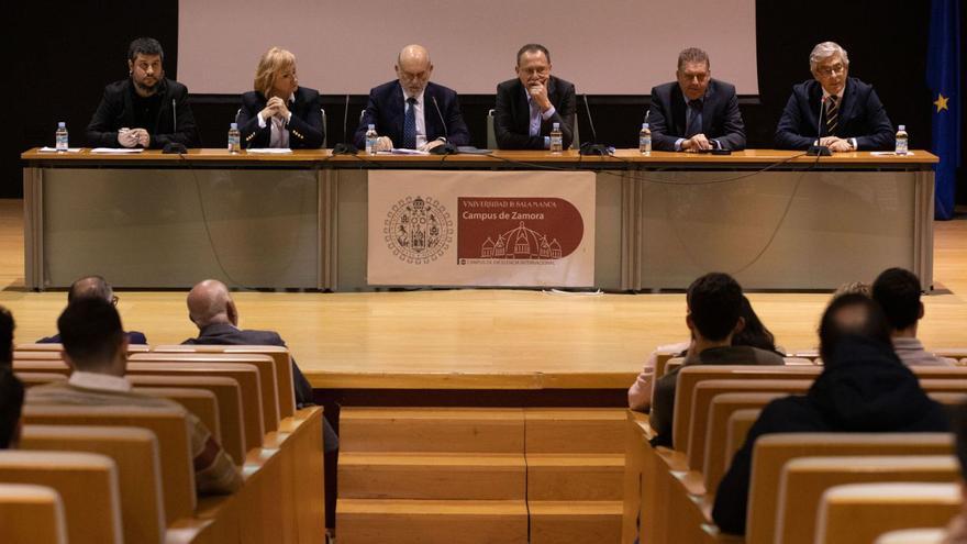 Inauguración del III Foro Universidad Empresa en el salón de actos del campus Viriato. | Ana Burrieza