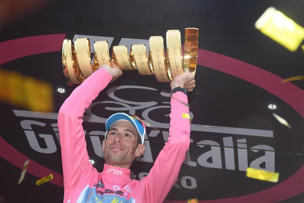 El ciclista del Astana se adjudicó su segundo Giro de Italia en la etapa que finalizó en Turín y que ha cerrado esta edición de la ronda italiana.