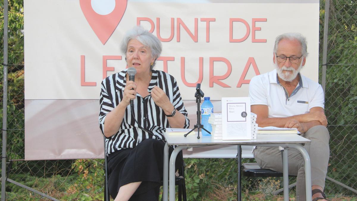 Maria Mercè Roca i Enric Tubert, durant la presentació, divendres passat.