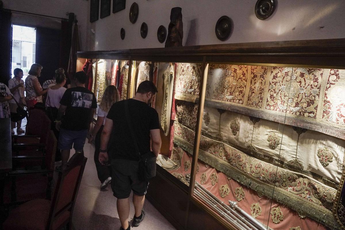 Les Festes de Sant Ignasi de Manresa comencen visitant el patrimoni "més oblidat" del barroc de la Seu