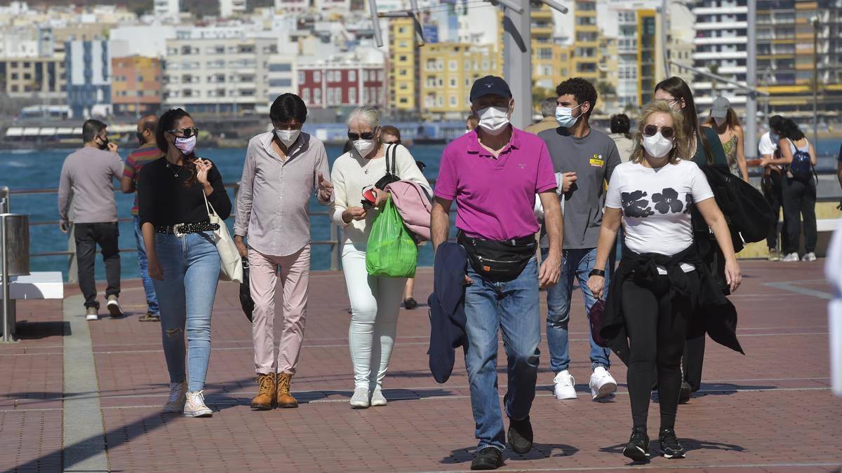 España abandona el nivel de riesgo alto tras bajar la incidencia acumulada de 150