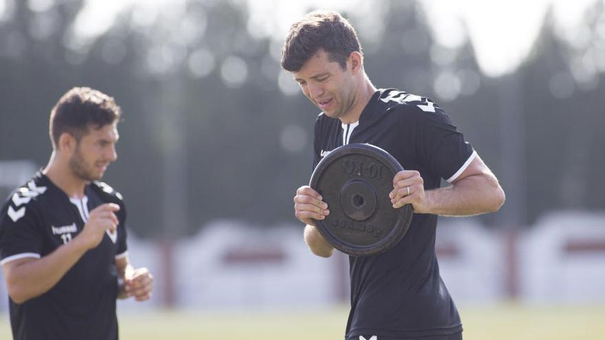 Ángel Dealbert se queda en el CD Castellón