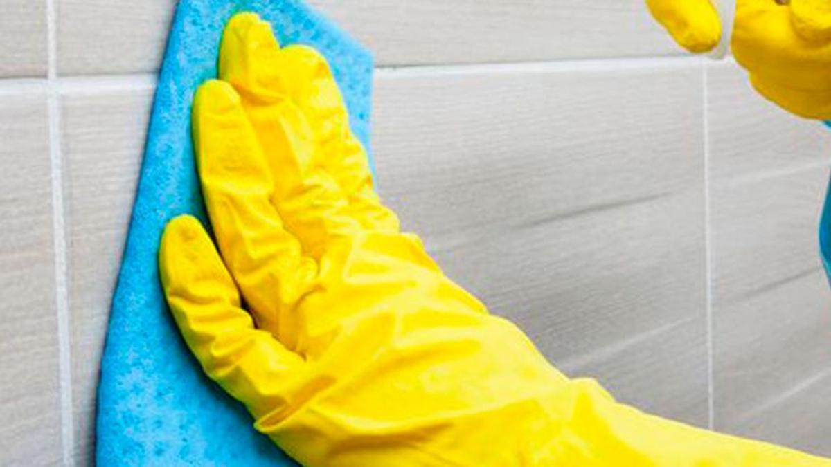 La bayeta que se ha puesto de moda entre las limpiadoras por su resistencia y su limpieza brillante