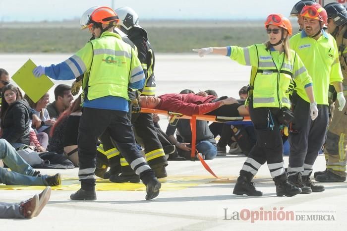 Simulan un accidente aéreo en aeropuerto