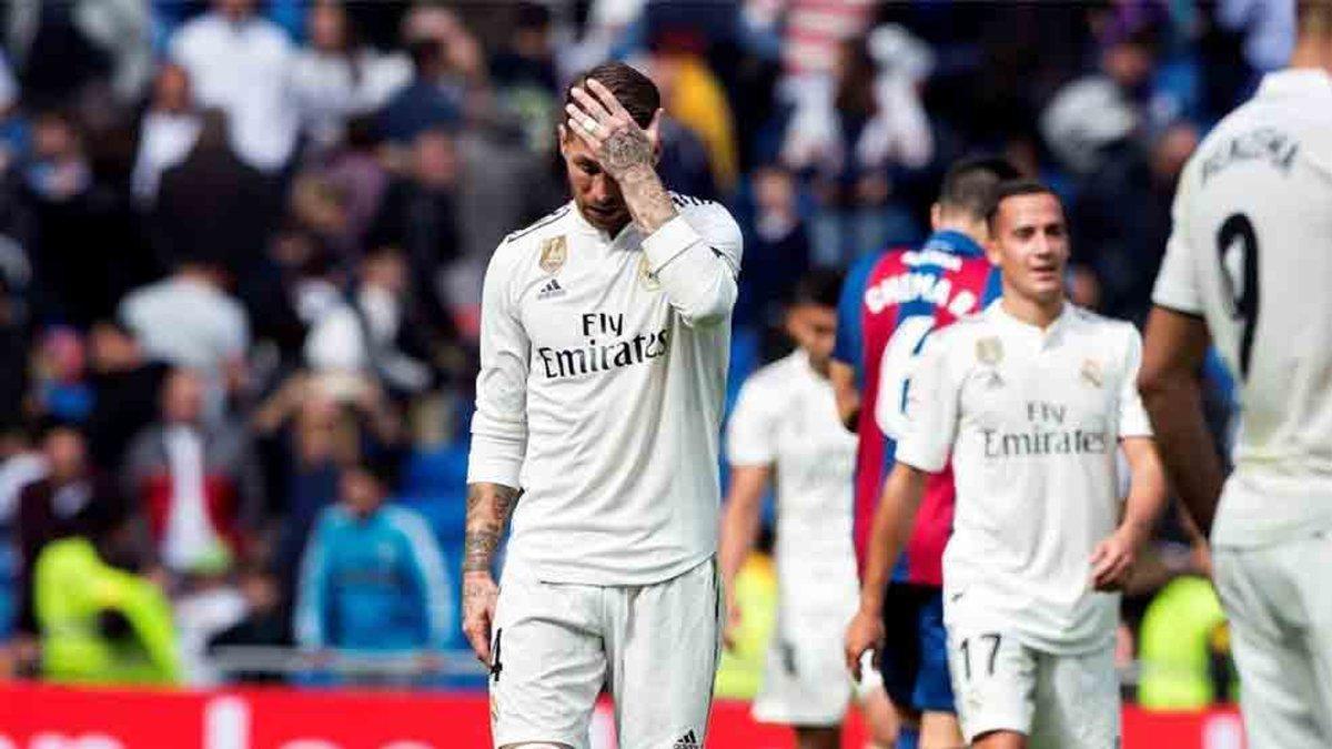 El capitán madridista Sergio Ramos no está sabiendo aguantar la presión por los malos resultados y ha dado muestras de inseguridad El capitán madridista Sergio Ramos no está sabiendo aguantar la presión por los malos resultados y ha dado muestras de inseguridad