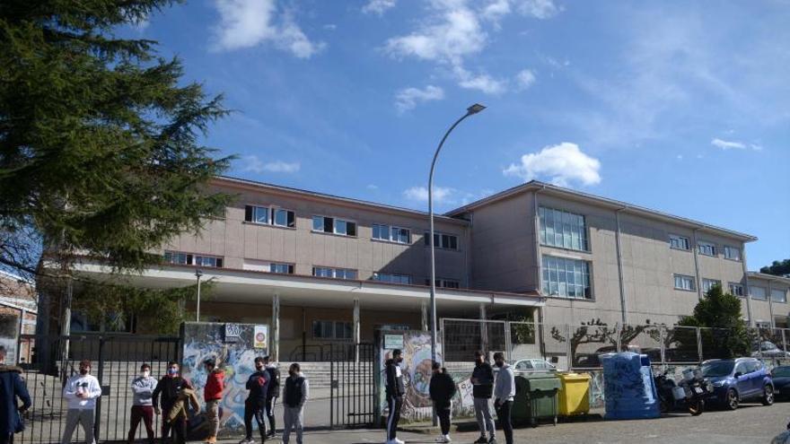Alumnos del IES de Carril quedan de nuevo sin plaza en el autobús