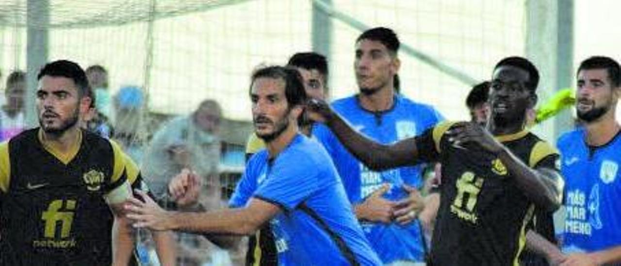 La igualdad fue la nota predominante en el duelo entre Mar Menor y Eldense. | MAR MENOR FC