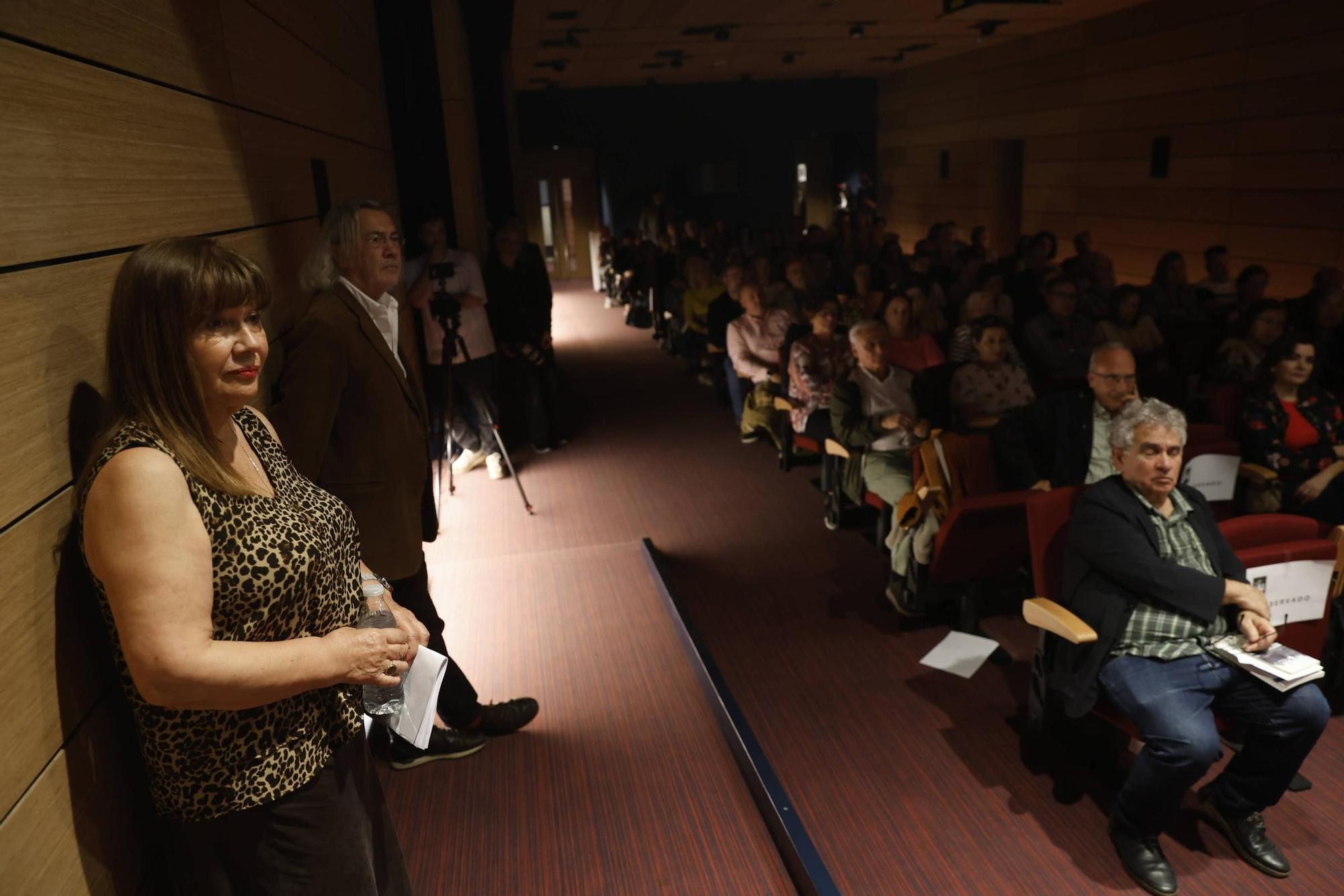 EN IMÁGENES: Así se vivió el homenaje al poeta y escritor asturiano, Xuan Bello, en la Casa de la Cultura de Avilés.