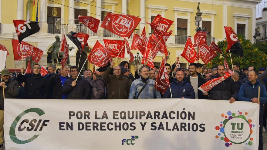 Trabajadores de FCC de Badajoz: «No queremos llegar a la huelga en Carnaval, pero lo haremos»