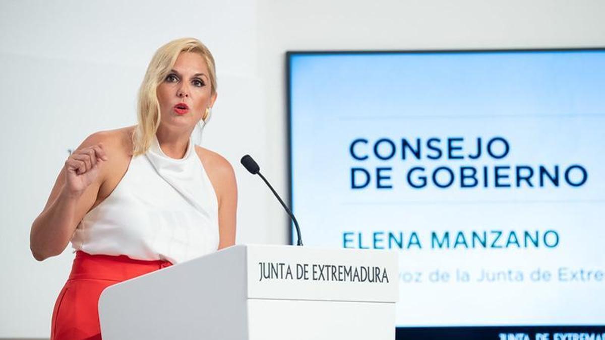La portavoz de la Junta de Extremadura, Elena Manzano, en la rueda de prensa posterior al Consejo de Gobierno.
