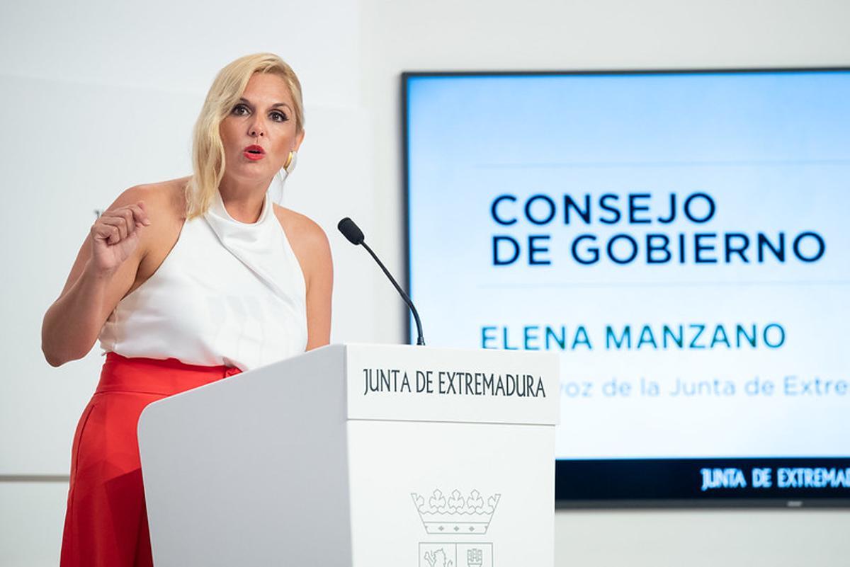 La portavoz de la Junta de Extremadura, Elena Manzano, en la rueda de prensa posterior al Consejo de Gobierno.