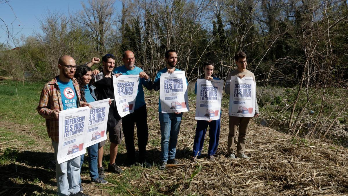 Presentació de la manifestació unitària en defensa dels rius, al costat del Ter al seu pas per Girona