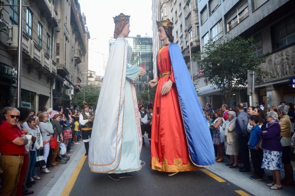 Pontevedra arropa con devoción a su Virgen