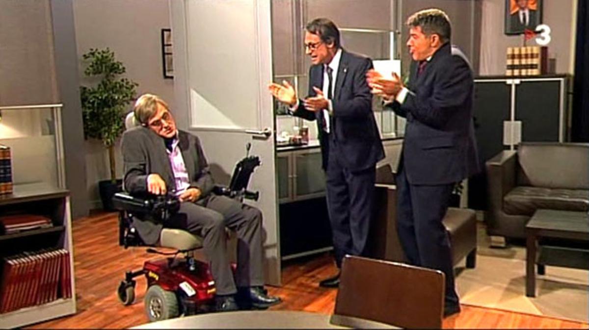 Mas y Homs, con Stephen Hawking antes de echar a correr (’Polònia’ TV3).