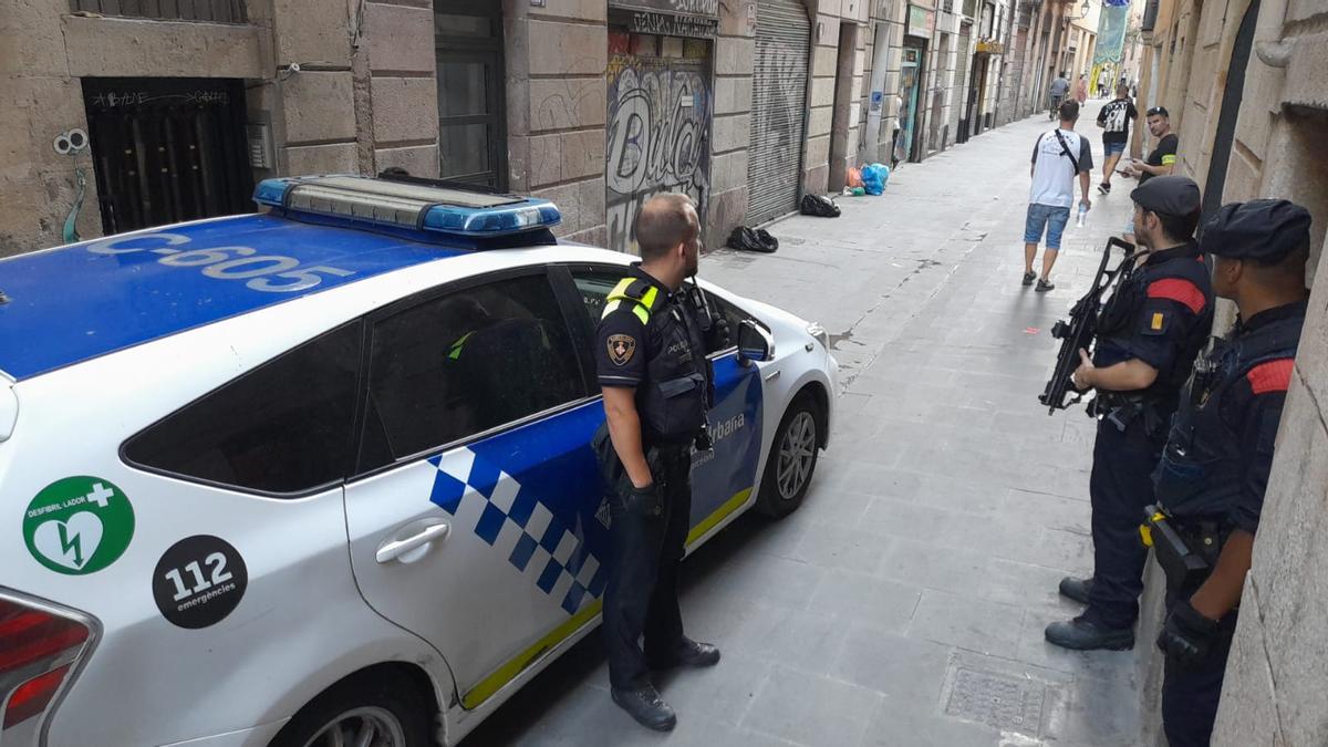 Un home exaltat mor després de ser reduït pels Mossos a Barcelona