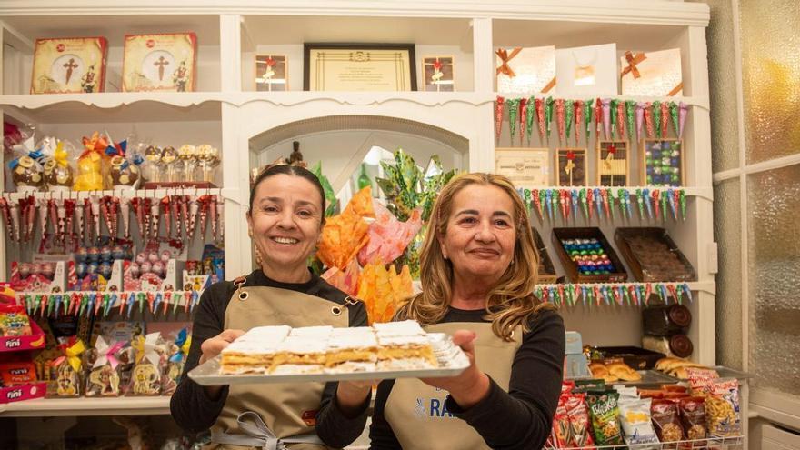 La confitería de Betanzos que mantiene sus recetas desde hace 100 años: "Dicen que hacemos las mejores milhojas del mundo y es verdad"