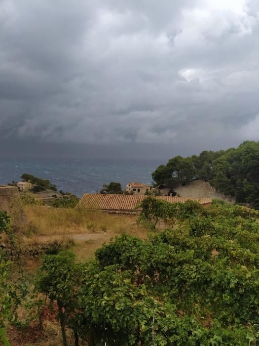 Tormenta, granizo y un 'cap de fibló' en Mallorca