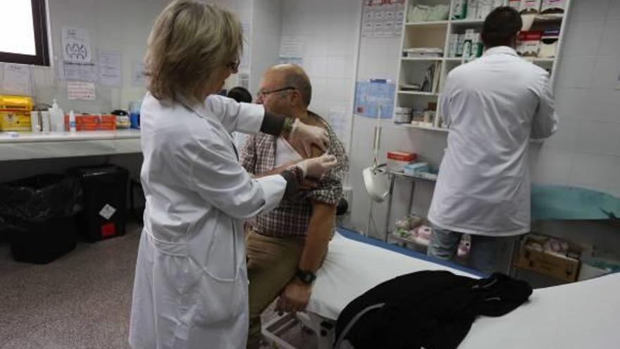 Sanidad obliga a los enfermeros a vacunar contra la gripe