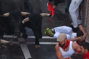 Así ha sido el sexto encierro de San Fermín: cinco corredores asistidos por contusiones y traumatismos